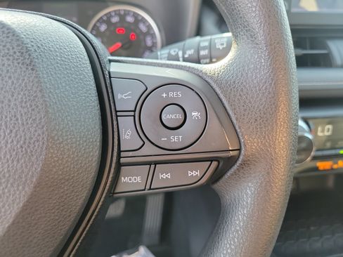 Used 2019 Toyota RAV4 XLE FWD image 19