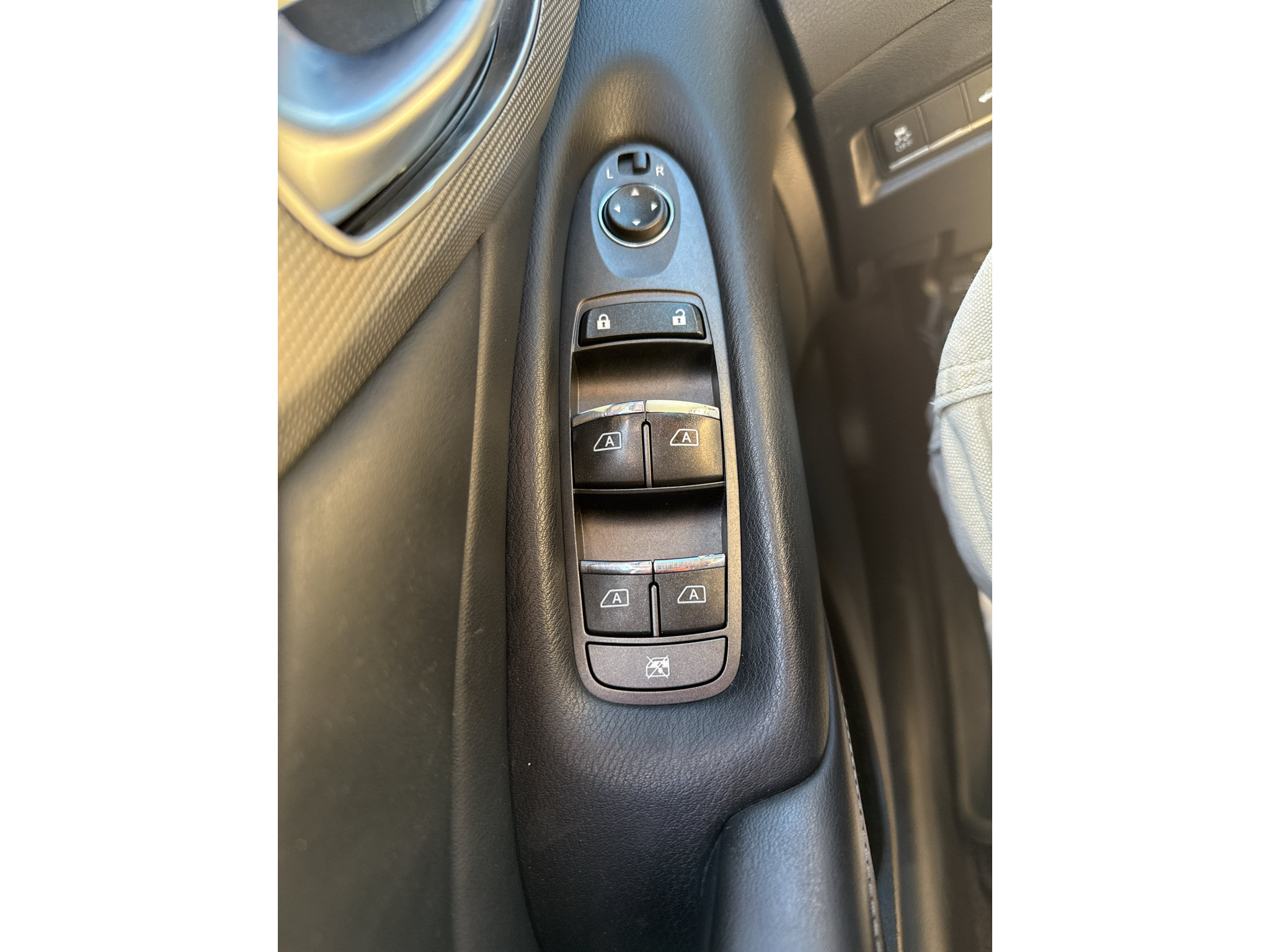 Used 2015 INFINITI Q50 AWD w/ Moonroof Package image 14