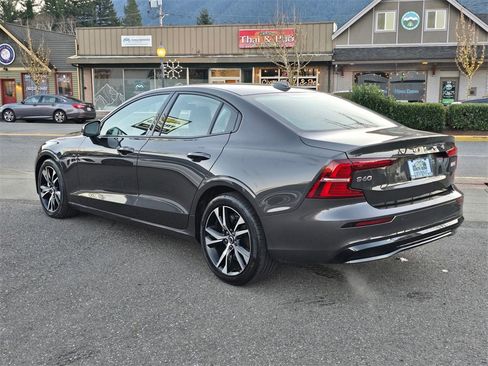 Used 2025 Volvo S60 B5 Core image 7
