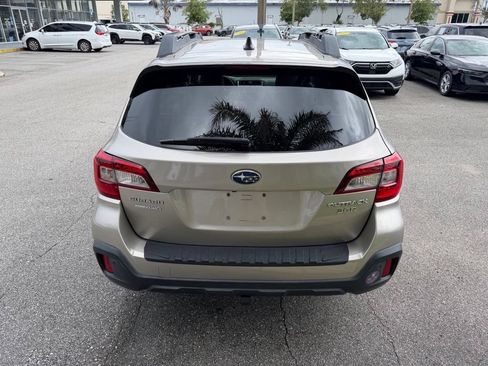 Used 2018 Subaru Outback 3.6R Limited AWD/4WD image 6