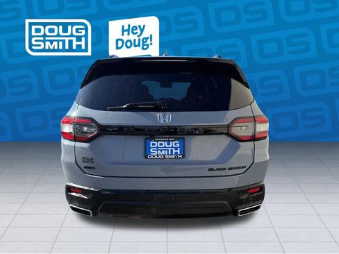 Used 2025 Honda Pilot Black Edition image 3