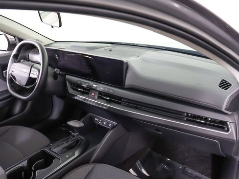 Used 2025 Kia K4 FWD image 26