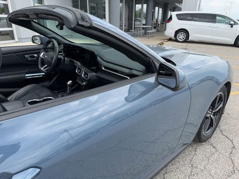 Used 2025 Ford Mustang Premium RWD image 36