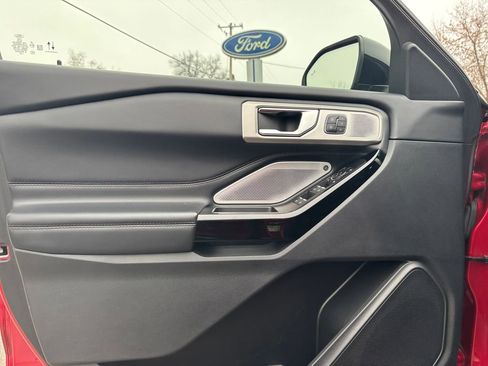 Used 2022 Ford Explorer Platinum w/ Equipment Group 601A image 15