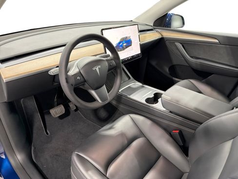 Certified 2023 Tesla Model Y Long Range AWD/4WD image 9
