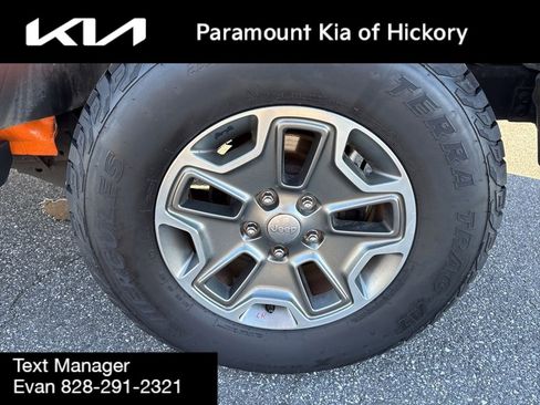 Used 2013 Jeep Wrangler Unlimited Rubicon w/ Connectivity Group image 9