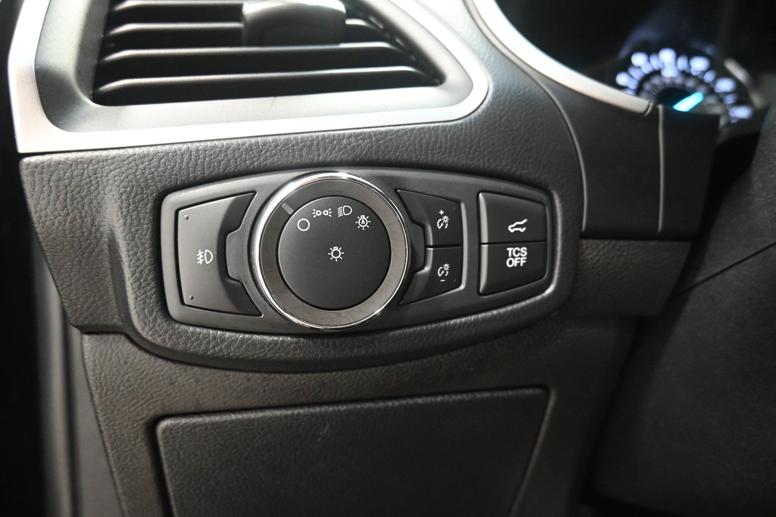 Used 2020 Ford Edge SEL w/ Convenience Package AWD/4WD image 9