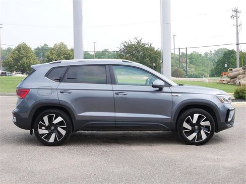Certified 2024 Volkswagen Taos SEL image 8