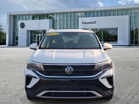 Certified 2024 Volkswagen Taos SE FWD image 2