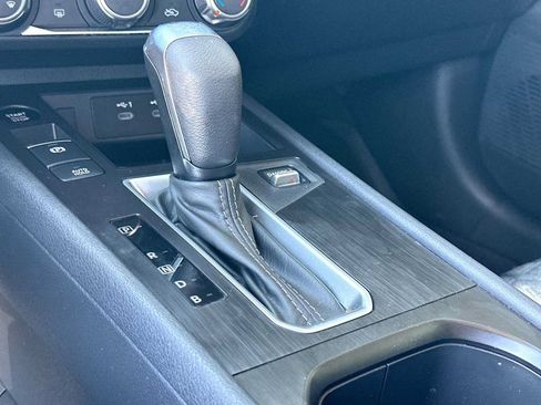 Used 2025 Nissan Kicks SV FWD image 21