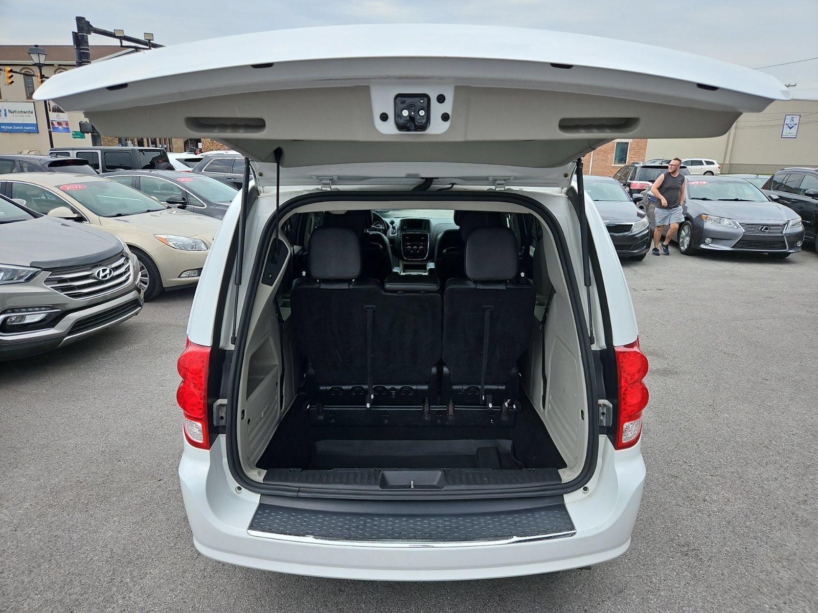 Used 2019 Dodge Grand Caravan SXT FWD image 18