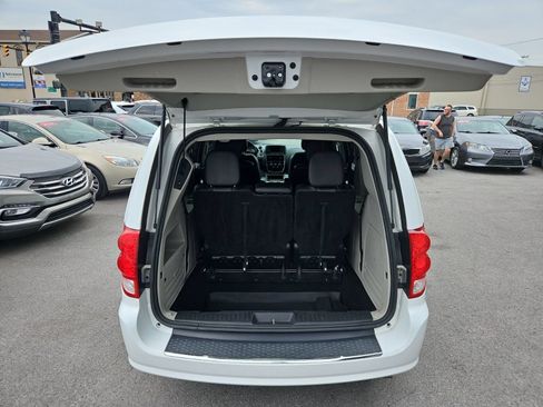 Used 2019 Dodge Grand Caravan SXT FWD image 18