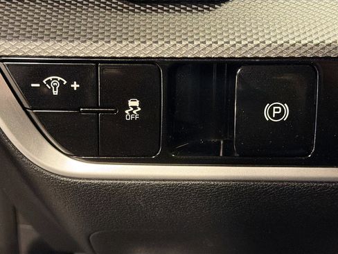 Used 2025 Kia Sportage LX image 16