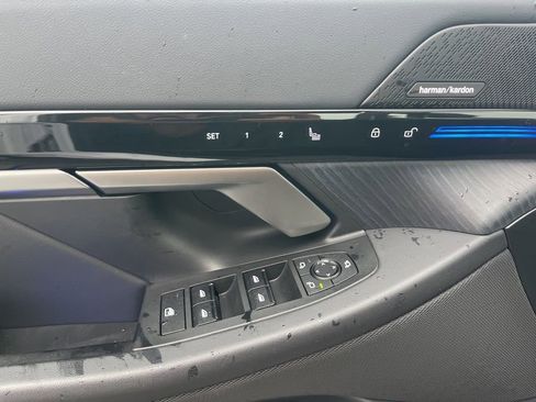 Used 2025 BMW 530i xDrive w/ Premium Package image 35