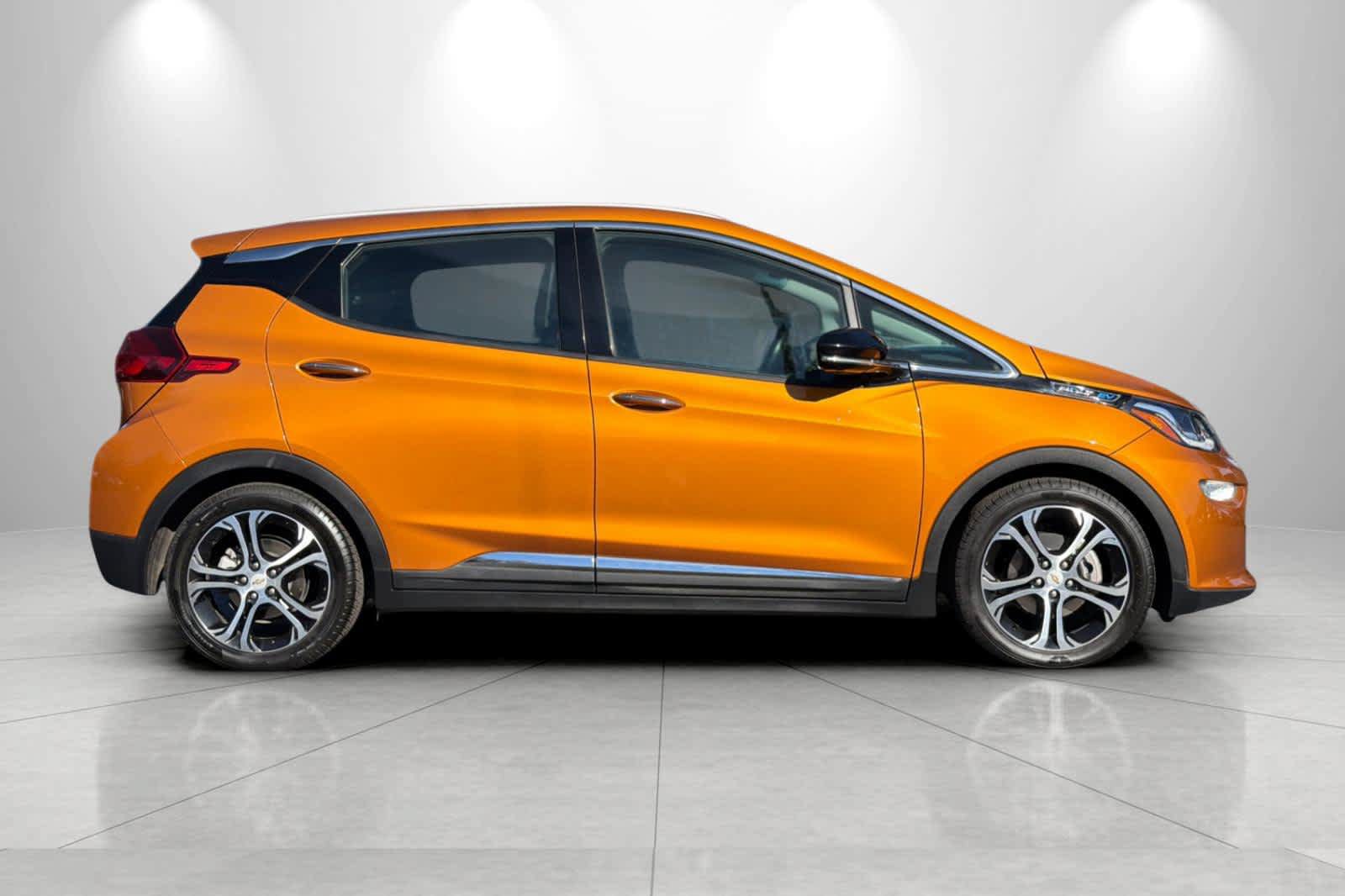 Used 2018 Chevrolet Bolt Premier w/ Driver Confidence II Package FWD image 8