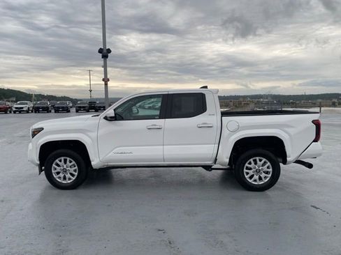 Certified 2025 Toyota Tacoma SR5 RWD image 9