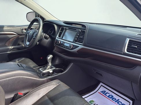 Used 2016 Toyota Highlander Limited Platinum w/ Four Season Floor Mat Package AWD/4WD image 45