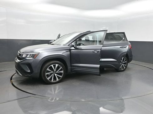 Used 2022 Volkswagen Taos SE FWD image 39