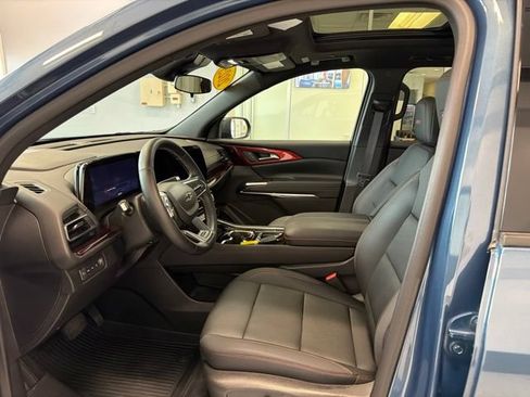 Used 2025 Chevrolet Traverse Z71 w/ LPO, Floor Liner Package AWD/4WD image 13