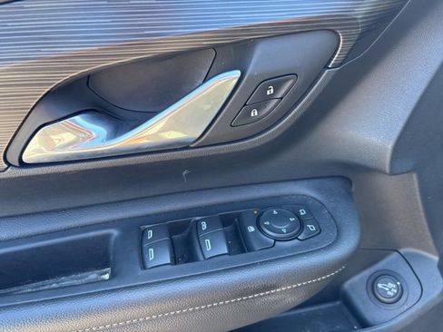 Used 2023 GMC Terrain SLE w/ Driver Convenience Package FWD image 17