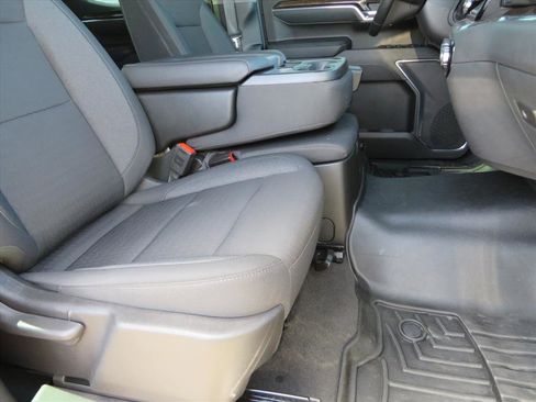 Used 2025 GMC Sierra 1500 Elevation image 12