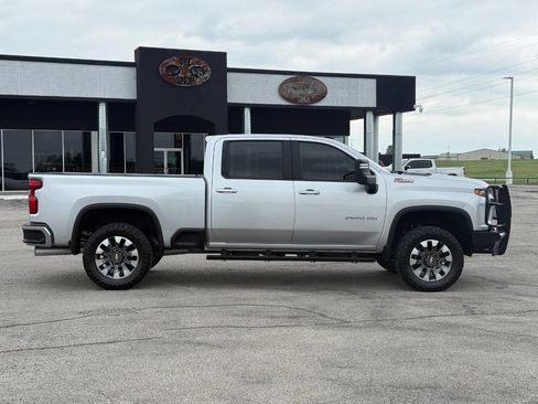 Used 2021 Chevrolet Silverado 2500 LT w/ Convenience Package image 4