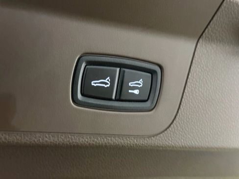 Used 2018 Porsche Panamera image 18