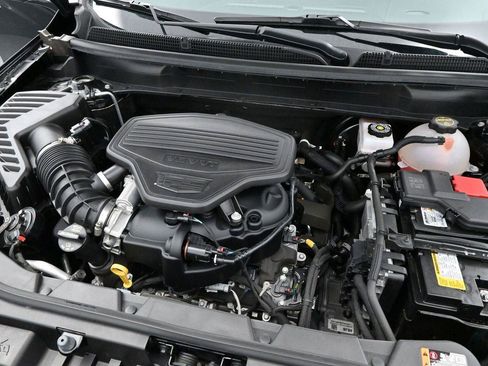 Certified 2025 Cadillac XT5 Premium Luxury FWD image 37
