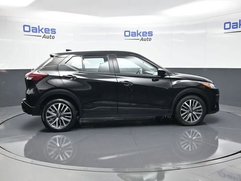 Used 2024 Nissan Kicks SV image 9