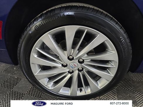 Used 2024 Buick Envision Avenir AWD/4WD image 17