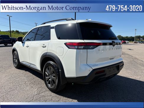 Used 2022 Nissan Pathfinder SV FWD image 8