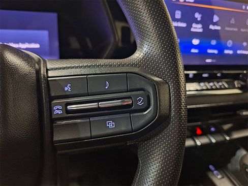 Used 2023 Chevrolet Colorado W/T image 17