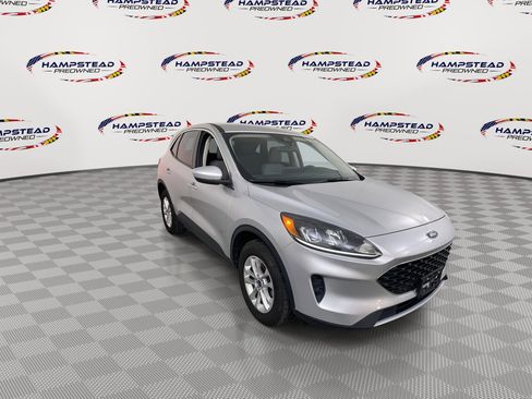 Used 2020 Ford Escape SE image 2