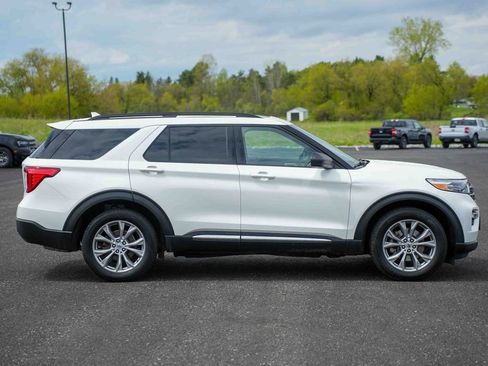 Certified 2023 Ford Explorer XLT w/ Equipment Group 202A AWD/4WD image 4