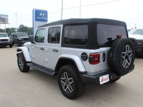 Used 2024 Jeep Wrangler Unlimited Sahara w/ Technology Group AWD/4WD image 3