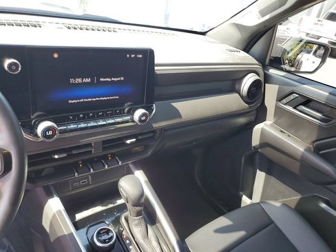 Used 2025 Chevrolet Colorado Trail Boss AWD/4WD image 27