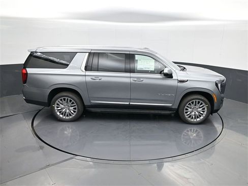 New 2026 GMC Yukon XL Elevation image 17