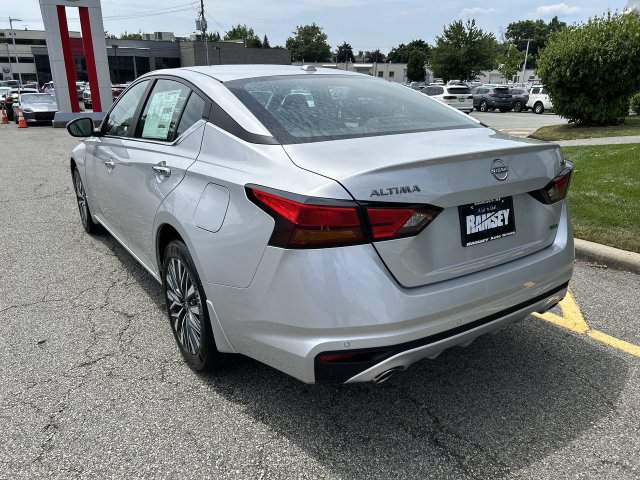 Certified 2024 Nissan Altima 2.5 SV w/ SV Premium Package AWD/4WD image 9