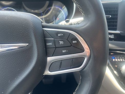 Used 2022 Chrysler Voyager LX FWD image 29