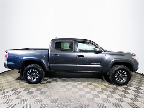 Certified 2022 Toyota Tacoma TRD Off-Road image 9