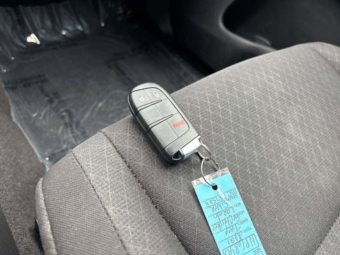 Certified 2021 Jeep Grand Cherokee Laredo image 26