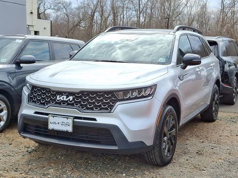 Certified 2022 Kia Sorento S w/ Panoramic Sunroof Package image 3