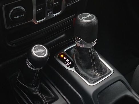 Used 2020 Jeep Wrangler Unlimited Sahara w/ LED Lighting Group AWD/4WD image 22