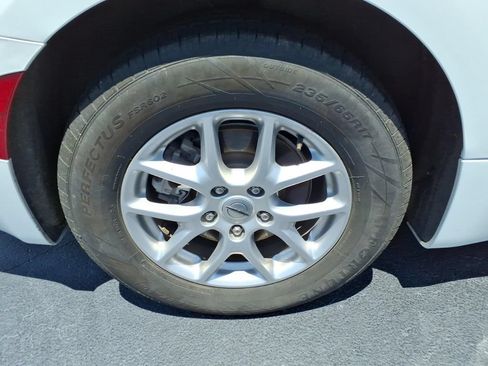 Used 2023 Chrysler Pacifica Touring-L FWD image 9
