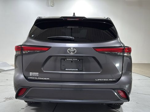Used 2023 Toyota Highlander Limited image 4