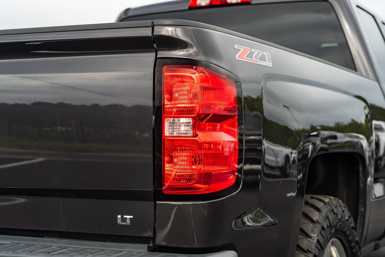 Used 2015 Chevrolet Silverado 1500 LT w/ LT Convenience Package AWD/4WD image 14