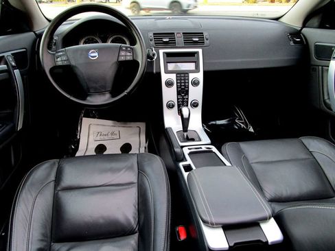 Used 2011 Volvo C70 T5 w/ Convenience Pkg image 2