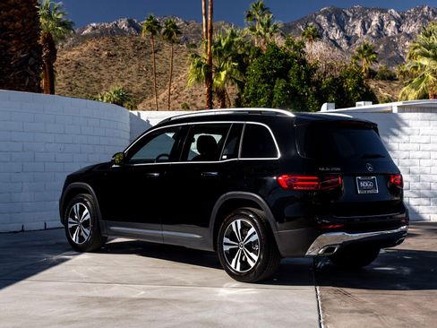 Used 2025 Mercedes-Benz GLB 250 image 8