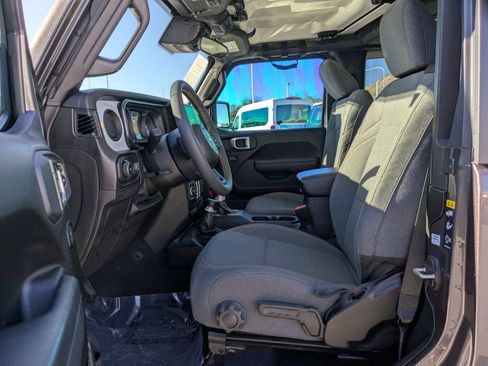 Used 2024 Jeep Wrangler Sport S image 15