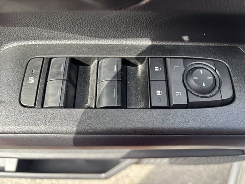 Certified 2025 Toyota 4Runner SR5 AWD/4WD image 17